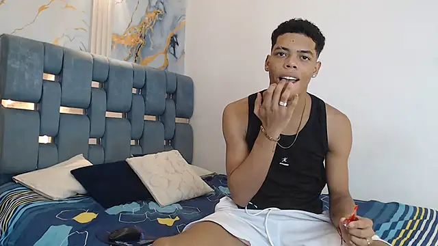 PRETTY FEM online show from 02/12/26, 01:22