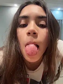 Ariovalle online show from 03/25/26, 01:55