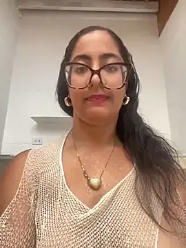 Jessyivonne online show from 10/17/25, 01:57