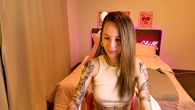 MiaGraham1 online show from 04/18/26, 07:58