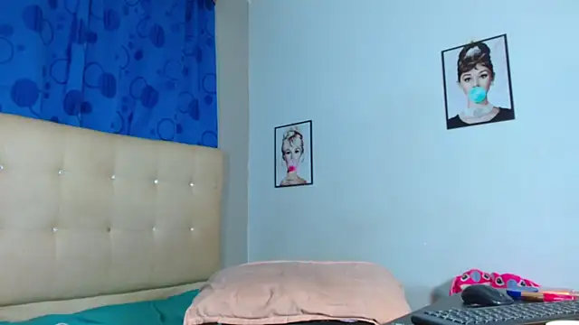 Snapshot of ebonny_ts chatting on 09/19/25, 11:44 ebonny ts online show from 09/19/25, 11:44