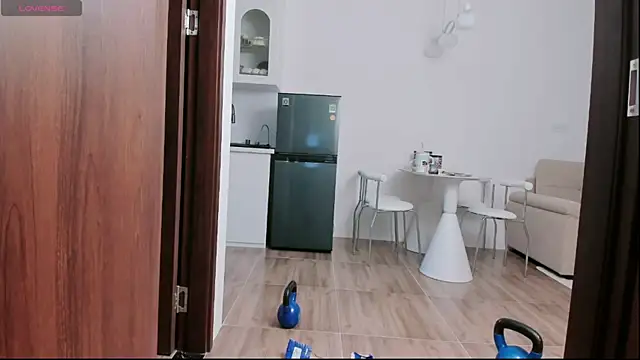 strawberry-ni online show from 10/19/25, 10:16