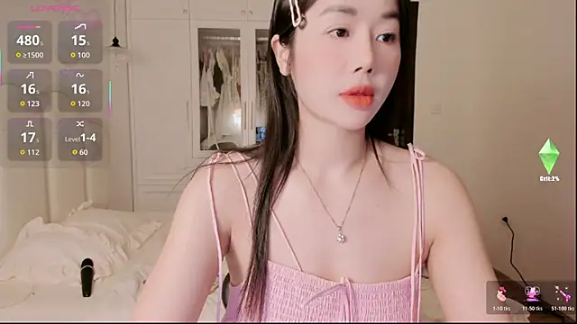 strawberry-ni online show from 10/20/25, 11:21