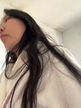 xiiuuff18 online show from 11/19/25, 01:38