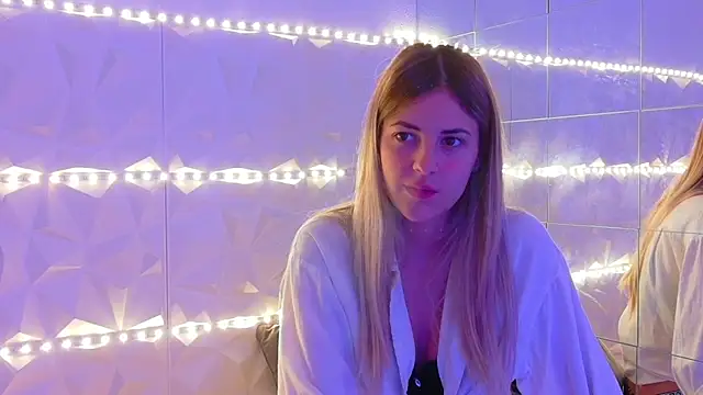 Aishha  online show from 09/19/25, 05:20