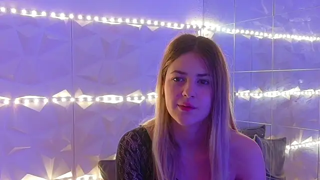 Aishha  online show from 11/21/25, 06:34