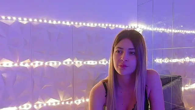 Aishha  online show from 12/23/25, 05:27