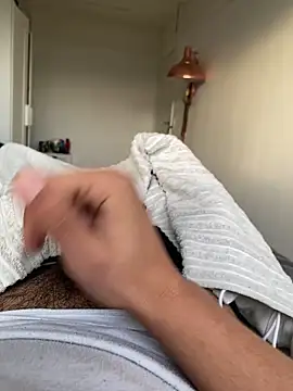 Snapshot of TrTrt999 chatting on 11/18/25, 07:35 TrTrt999 online show from 11/18/25, 07:35