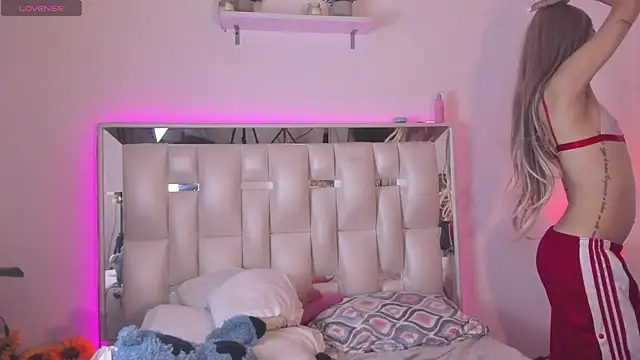 Darlyn tenderhot   online show from 03/15/26, 04:46