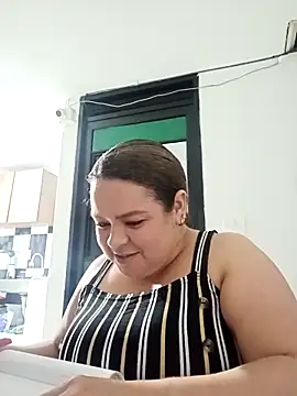 Miss Adriana01 online show from 05/06/26, 10:15