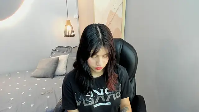 Julieth brown  online show from 10/18/25, 07:58