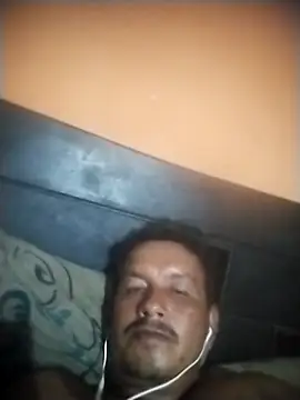 Snapshot of colombiano198720 chatting on 10/02/25, 01:45 colombiano198720 online show from 10/02/25, 01:45