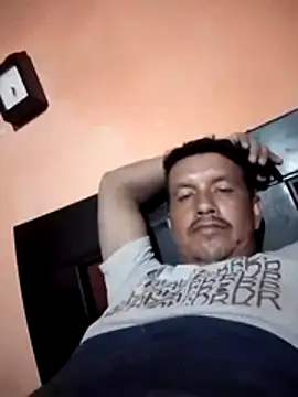 colombiano198720 online show from 12/02/25, 12:27