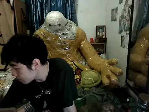 Snapshot of moaman190 chatting on 10/13/25, 08:20 moaman190 online show from 10/13/25, 08:20