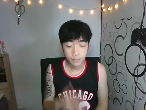 Snapshot of moaman190 chatting on 10/19/25, 04:18 moaman190 online show from 10/19/25, 04:18