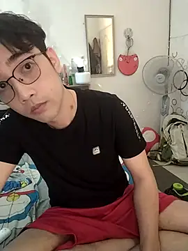 Snapshot of moaman190 chatting on 12/19/25, 09:27 moaman190 online show from 12/19/25, 09:27