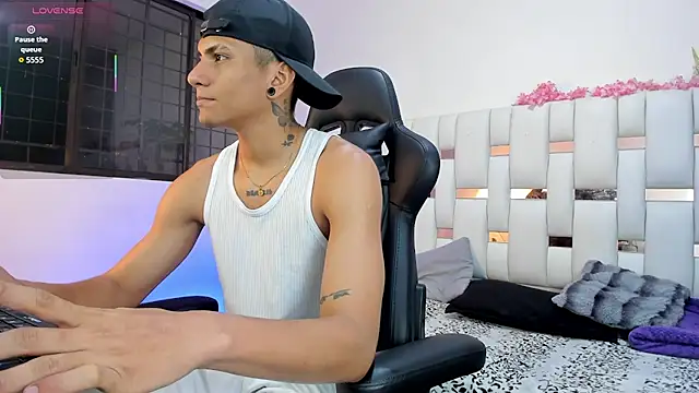 Snapshot of Adan_Oriol chatting on 02/28/26, 04:24 Adan Oriol online show from 02/28/26, 04:24