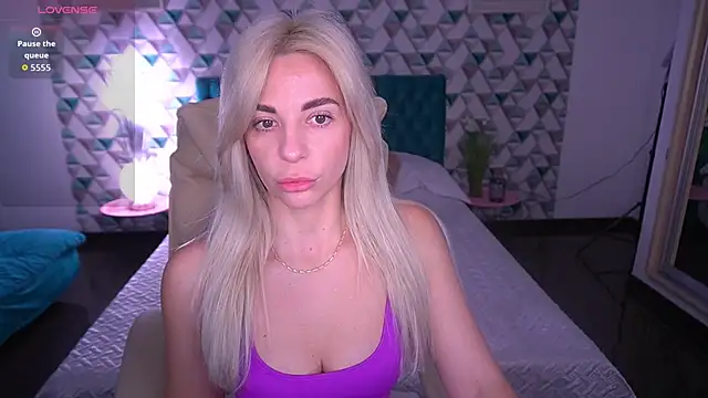 BellaRayyy online show from 04/01/26, 12:50