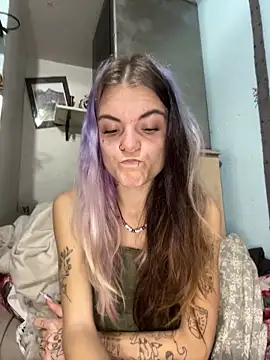 Snapshot of ittybittymeryssa chatting on 12/17/25, 09:10 ittybittymeryssa online show from 12/17/25, 09:10