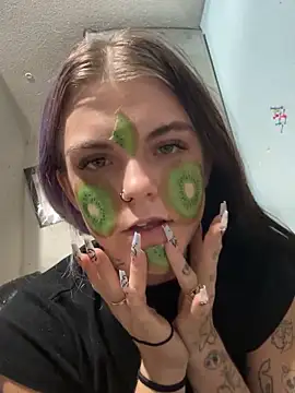 Snapshot of ittybittymeryssa chatting on 12/20/25, 11:17 ittybittymeryssa online show from 12/20/25, 11:17