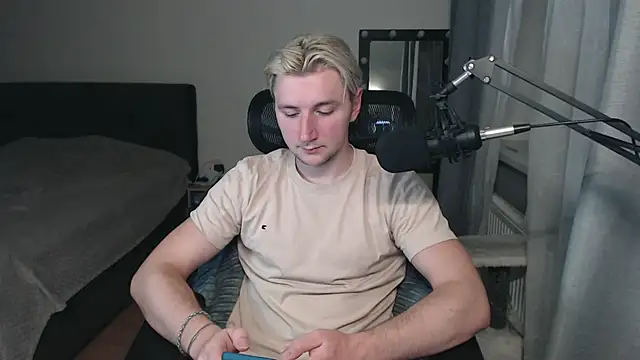 Snapshot of Elvin_Vaenight chatting on 10/08/25, 09:45 Elvin Vaenight online show from 10/08/25, 09:45