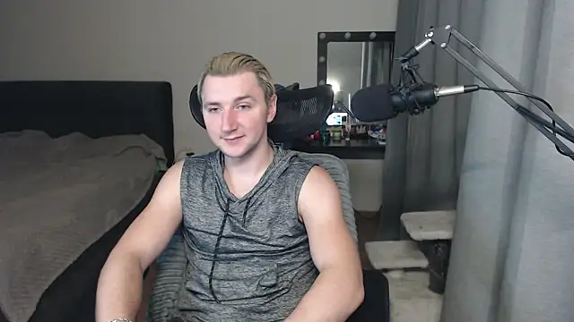 Snapshot of Elvin_Vaenight chatting on 10/15/25, 10:43 Elvin Vaenight online show from 10/15/25, 10:43