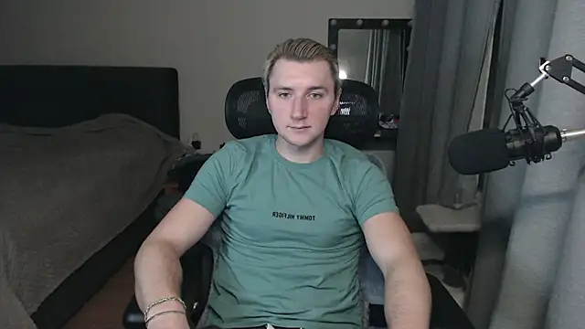 Snapshot of Elvin_Vaenight chatting on 10/22/25, 01:39 Elvin Vaenight online show from 10/22/25, 01:39