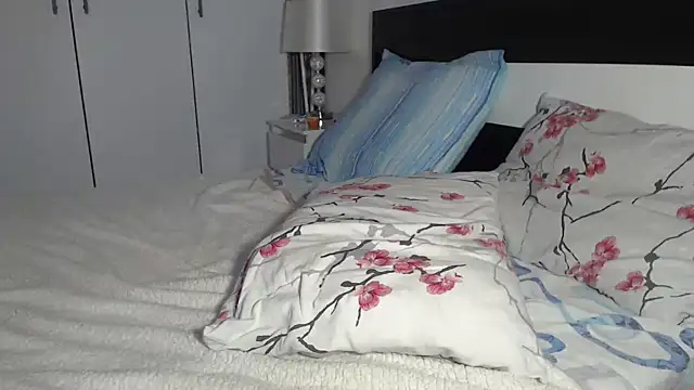 petite danielle online show from 10/18/25, 04:59