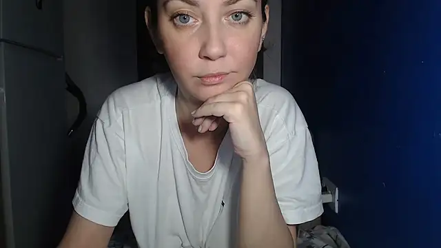 Snapshot of petite_danielle chatting on 07/15/26, 02:50 petite danielle online show from 07/15/26, 02:50