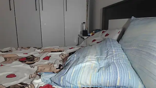 Snapshot of petite_danielle chatting on 07/18/26, 10:24 petite danielle online show from 07/18/26, 10:24
