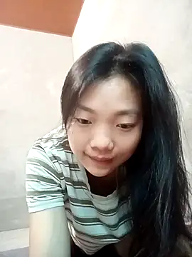 Snapshot of Ananine chatting on 04/06/26, 11:49 Ananine online show from 04/06/26, 11:49