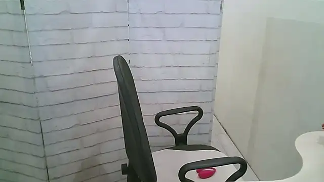 Helen xi  online show from 12/22/25, 05:10