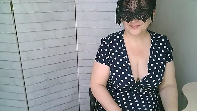 Helen xi  online show from 04/12/26, 04:17