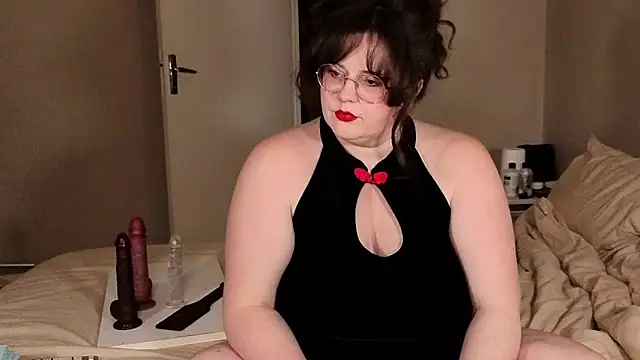 Snapshot of BBWLiLoo chatting on 04/19/26, 10:56 BBWLiLoo online show from 04/19/26, 10:56
