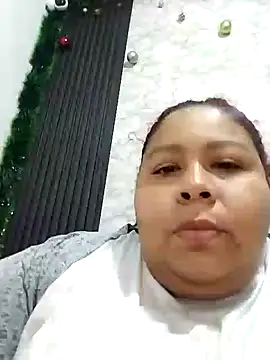 Snapshot of andrealopez1607_ chatting on 11/28/25, 05:21 andrealopez1607 online show from 11/28/25, 05:21