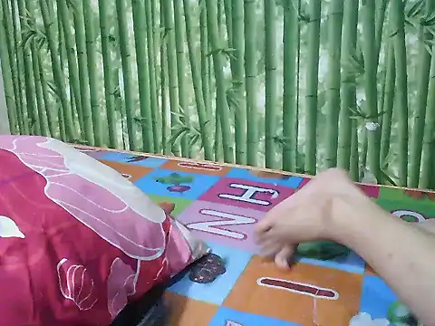 Snapshot of juicey_pussy chatting on 10/21/25, 04:30 juicey pussy online show from 10/21/25, 04:30