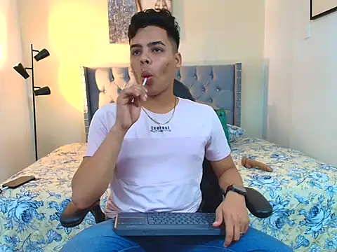 Snapshot of stewart_mateo_ chatting on 09/15/25, 02:44 stewart mateo online show from 09/15/25, 02:44