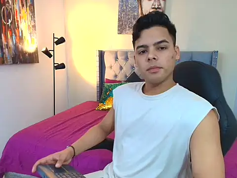 Snapshot of stewart_mateo_ chatting on 09/19/25, 02:24 stewart mateo online show from 09/19/25, 02:24