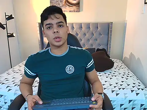 Snapshot of stewart_mateo_ chatting on 09/22/25, 02:02 stewart mateo online show from 09/22/25, 02:02