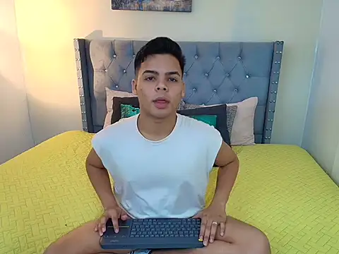 Snapshot of stewart_mateo_ chatting on 10/09/25, 01:58 stewart mateo online show from 10/09/25, 01:58