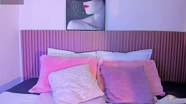 Alisha Olsen  online show from 09/19/25, 04:47