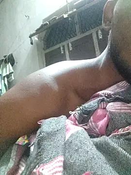 Snapshot of yours_boyyy chatting on 09/25/25, 04:32 yours boyyy online show from 09/25/25, 04:32
