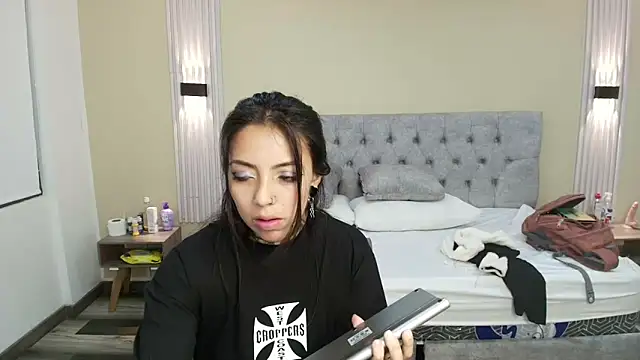 LiaMonroee  online show from 09/18/25, 11:45