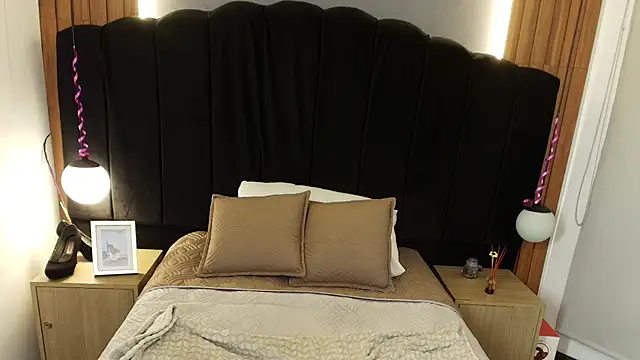 LiaMonroee  online show from 04/21/26, 02:45