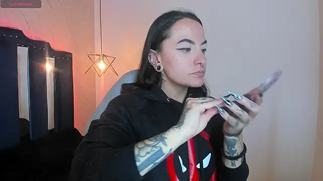 Zami Escobar of online show from 09/30/25, 07:30