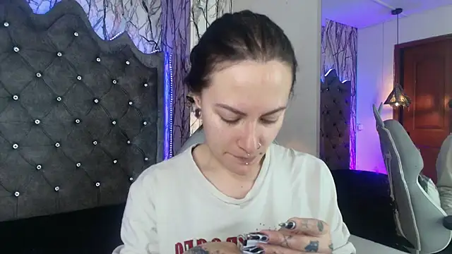 Zami Escobar of online show from 10/02/25, 07:21