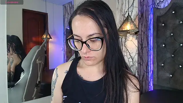 Zami Escobar of online show from 10/08/25, 07:22