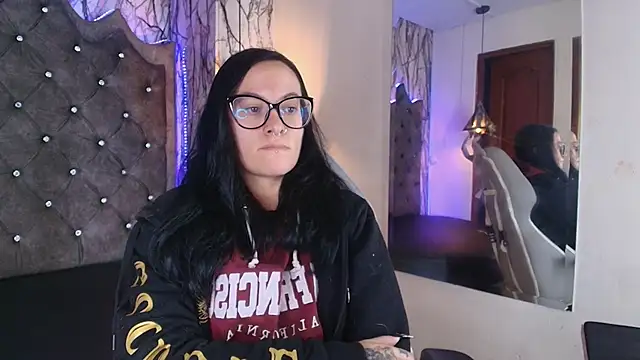 Zami Escobar of online show from 11/17/25, 06:03