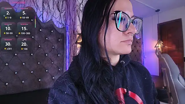 Zami Escobar of online show from 12/04/25, 07:11