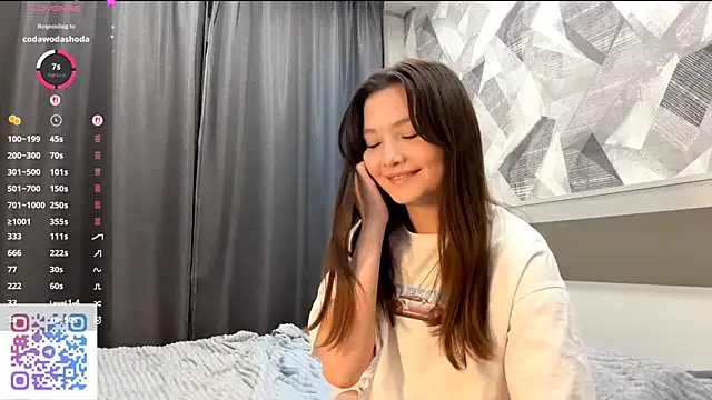 Snapshot of KiraVelvet chatting on 10/24/25, 07:21 KiraVelvet online show from 10/24/25, 07:21
